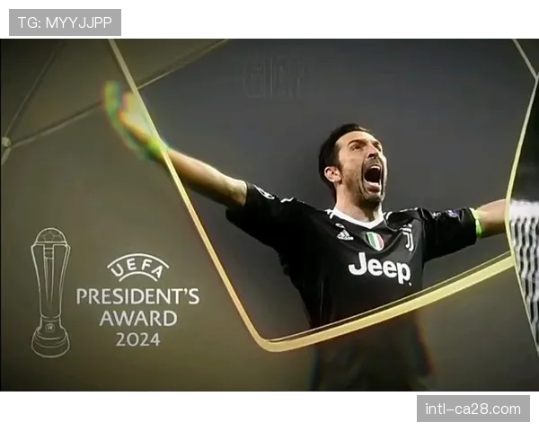 特写：传奇门将布冯现身科维尔恰诺基地，观摩意大利U21训练